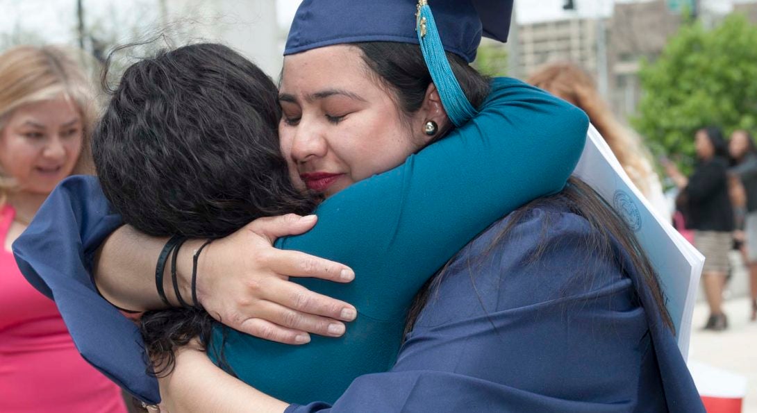 Grad Hug