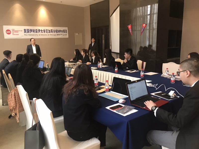 Dr. Wu meets with students in China